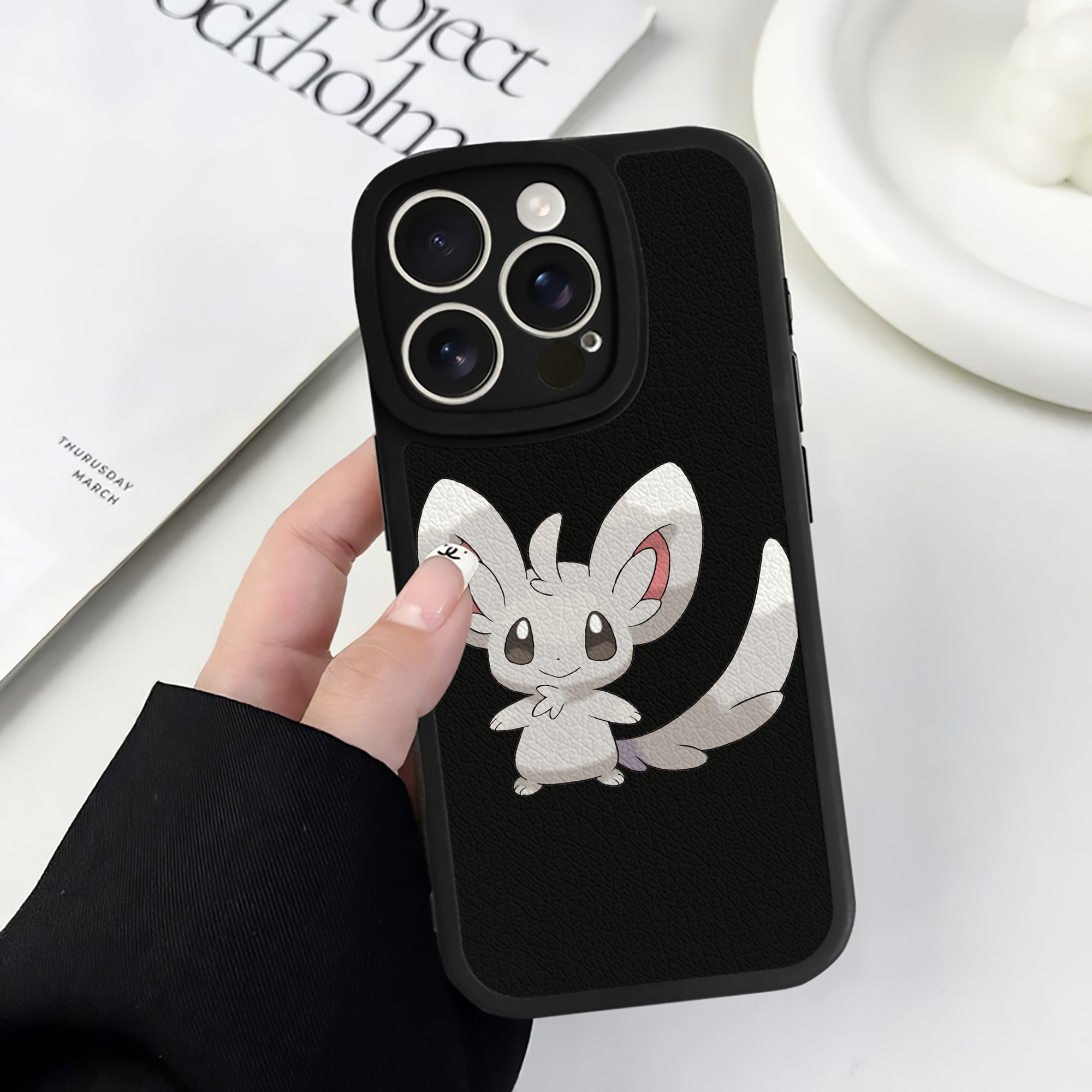 （画像用） ポケットモンスター Pokémon 【iPhone 16シリーズ対応】シリコンスマホケース（レザー調） 材質：シリコン